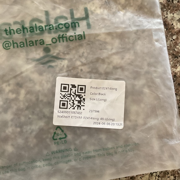 Halara Super High Waisted Back Pocket & Side Pocket Shorts 5'' Black NWT Large - Picture 13 of 14